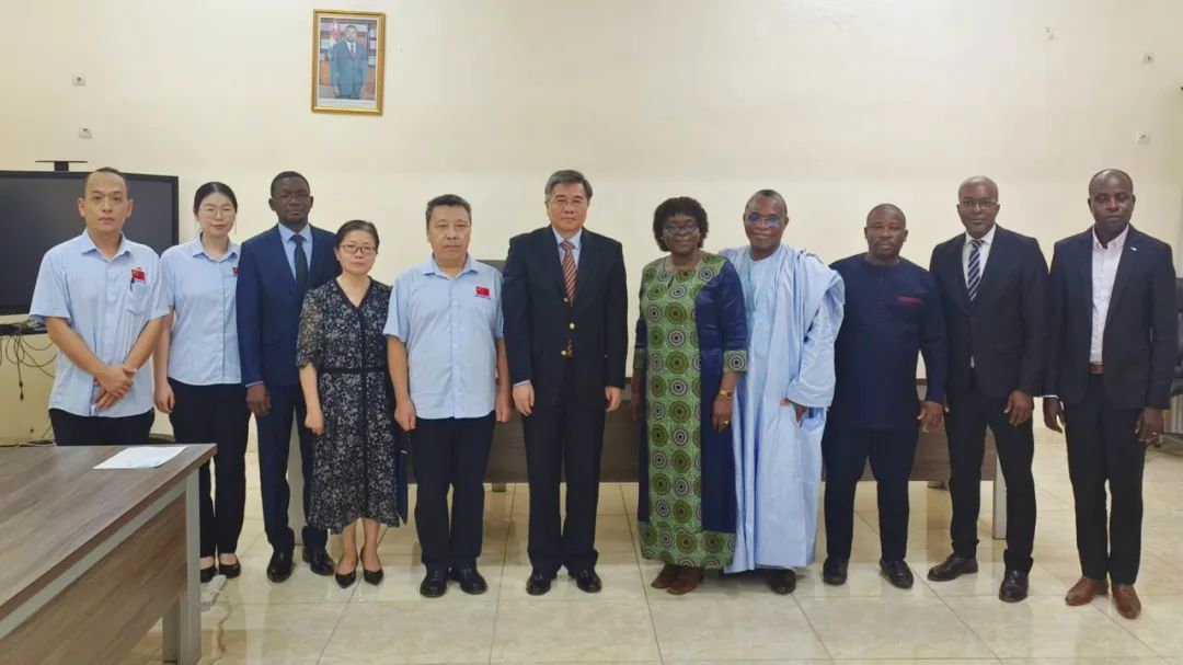 驻多哥大使巢卫东会见多社会行动部长克拉苏-中非友好经贸发展工作委员会