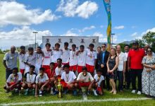 丁佩一临时代办出席“欢乐春节”足球赛活动颁奖仪式-中非友好经贸发展工作委员会