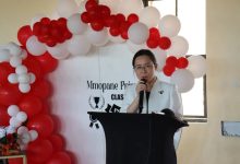 驻博茨瓦纳大使夫人崔音参赞出席莫帕尼小学毕业典礼暨“胜利日”庆祝活动-中非友好经贸发展工作委员会