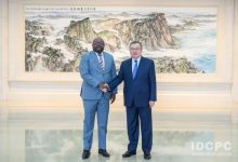 刘建超会见博茨瓦纳民主变革联盟全国执委、政府外长布塔莱-中非友好经贸发展工作委员会