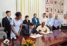 驻塞舌尔大使陪同国家中医药管理局代表团会见塞卫生部长-中非友好经贸发展工作委员会